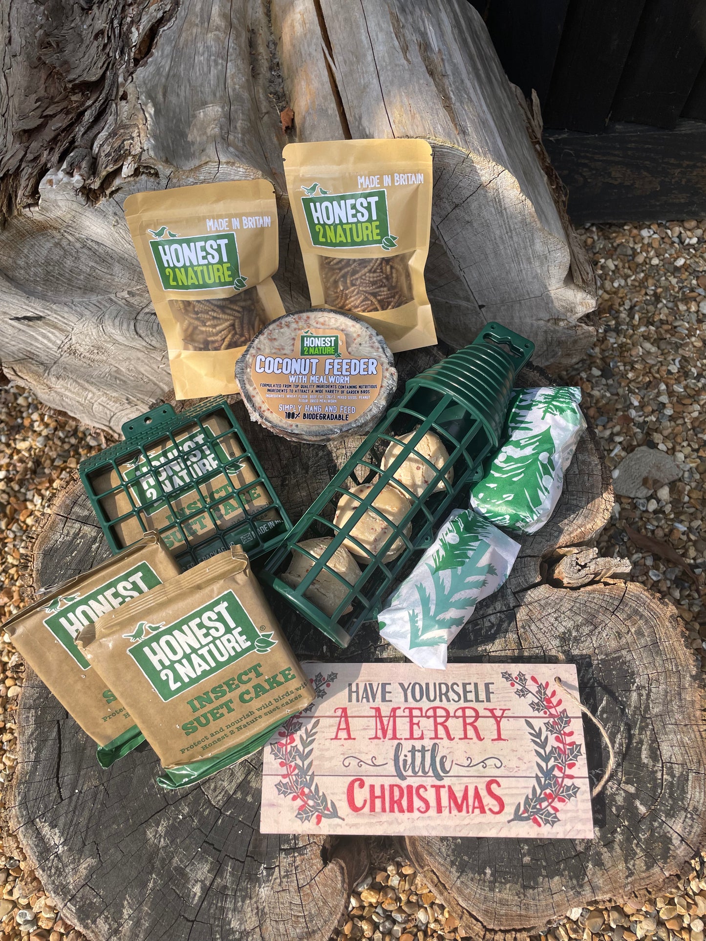 XMAS Large Wild Bird food Hamper with Suet, Mealworms and Calci-Worms