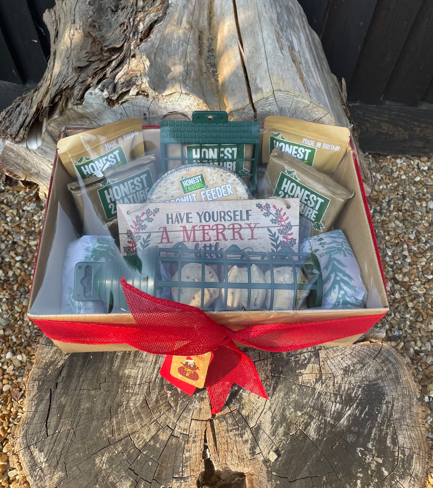 XMAS Large Wild Bird food Hamper with Suet, Mealworms and Calci-Worms